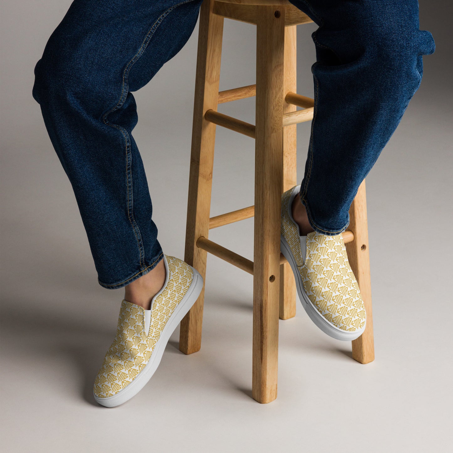 Gold <EMG> Logo Pattern Men’s Slip-on Canvas Shoes